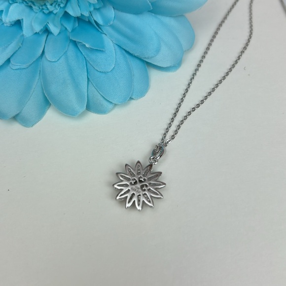 Sterling Silver crystal Flower pendant with adjustable chain Bleu Sage NWT - Picture 4 of 16